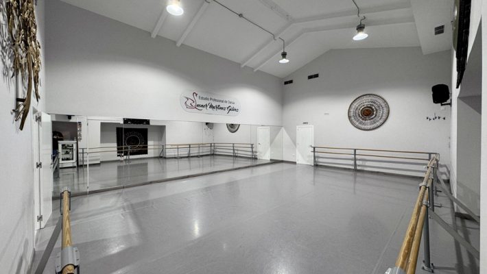 Estudio de danza en Linares, Academia de danza en Linares, Clases de danza en Linares, Escuela de danza en Jaén, Formación profesional en danza, Academia de baile en Linares, Clases de ballet en Linares, Escuela de danza clásica en Jaén, Danza contemporánea en Linares, Clases de flamenco para niños en Linares, Cursos de danza para adultos en Jaén, Formación en danza profesional en Jaén, Academia de ballet en la provincia de Jaén, Instalaciones para danza en Linares, Escuela de danza con suelo especial, Danza y salud en Jaén, Método profesional de enseñanza en danza, Espacios accesibles para bailar, ¿Dónde aprender danza en Linares?, Mejor academia de danza en Jaén, Clases de danza para principiantes en Linares, Curso intensivo de danza en Jaén, Horarios y precios de clases de danza en Linares, preparación para las pruebas de ingreso al Conservatorio Profesional de Danza, preparación para las pruebas del Conservatorio, instalaciones para danza en Linares, suelo especial para danza, academia de danza en Jaén, galas de danza en Linares, espectáculos de fin de curso, actuaciones de ballet y flamenco, formación en danza en Linares, clases de ballet en Jaén, preparación para conservatorio de danza, ballet para adultos, ballet en Linares, clases de ballet clásico en Jaén, introducción a la danza para niños y adultos, academia de ballet en Linares, técnicas de puntas en Linares, repertorio clásico de ballet en Jaén, clases de ballet avanzado en Linares, perfeccionamiento en ballet clásico, preparación pruebas conservatorio danza en Linares, clases para ingreso al Conservatorio Profesional de Danza en Jaén, academia de danza para acceso a conservatorios, formación profesional en danza Linares, ballet fitness en Linares, clases de ballet para adultos en Jaén, entrenamiento con ballet en Linares, bienestar físico y emocional a través del ballet, ballet contemporáneo en Linares, clases de danza moderna en Jaén, ballet musical para todas las edades, expresión artística a través de la danza