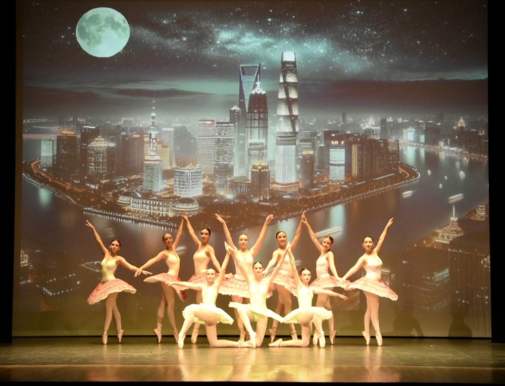 Estudio de danza en Linares, Academia de danza en Linares, Clases de danza en Linares, Escuela de danza en Jaén, Formación profesional en danza, Academia de baile en Linares, Clases de ballet en Linares, Escuela de danza clásica en Jaén, Danza contemporánea en Linares, Clases de flamenco para niños en Linares, Cursos de danza para adultos en Jaén, Formación en danza profesional en Jaén, Academia de ballet en la provincia de Jaén, Instalaciones para danza en Linares, Escuela de danza con suelo especial, Danza y salud en Jaén, Método profesional de enseñanza en danza, Espacios accesibles para bailar, ¿Dónde aprender danza en Linares?, Mejor academia de danza en Jaén, Clases de danza para principiantes en Linares, Curso intensivo de danza en Jaén, Horarios y precios de clases de danza en Linares, preparación para las pruebas de ingreso al Conservatorio Profesional de Danza, preparación para las pruebas del Conservatorio, instalaciones para danza en Linares, suelo especial para danza, academia de danza en Jaén, galas de danza en Linares, espectáculos de fin de curso, actuaciones de ballet y flamenco, formación en danza en Linares, clases de ballet en Jaén, preparación para conservatorio de danza, ballet para adultos, ballet en Linares, clases de ballet clásico en Jaén, introducción a la danza para niños y adultos, academia de ballet en Linares, técnicas de puntas en Linares, repertorio clásico de ballet en Jaén, clases de ballet avanzado en Linares, perfeccionamiento en ballet clásico, preparación pruebas conservatorio danza en Linares, clases para ingreso al Conservatorio Profesional de Danza en Jaén, academia de danza para acceso a conservatorios, formación profesional en danza Linares, ballet fitness en Linares, clases de ballet para adultos en Jaén, entrenamiento con ballet en Linares, bienestar físico y emocional a través del ballet, ballet contemporáneo en Linares, clases de danza moderna en Jaén, ballet musical para todas las edades, expresión artística a través de la danza