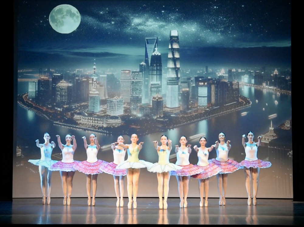 Estudio de danza en Linares, Academia de danza en Linares, Clases de danza en Linares, Escuela de danza en Jaén, Formación profesional en danza, Academia de baile en Linares, Clases de ballet en Linares, Escuela de danza clásica en Jaén, Danza contemporánea en Linares, Clases de flamenco para niños en Linares, Cursos de danza para adultos en Jaén, Formación en danza profesional en Jaén, Academia de ballet en la provincia de Jaén, Instalaciones para danza en Linares, Escuela de danza con suelo especial, Danza y salud en Jaén, Método profesional de enseñanza en danza, Espacios accesibles para bailar, ¿Dónde aprender danza en Linares?, Mejor academia de danza en Jaén, Clases de danza para principiantes en Linares, Curso intensivo de danza en Jaén, Horarios y precios de clases de danza en Linares, preparación para las pruebas de ingreso al Conservatorio Profesional de Danza, preparación para las pruebas del Conservatorio, instalaciones para danza en Linares, suelo especial para danza, academia de danza en Jaén, galas de danza en Linares, espectáculos de fin de curso, actuaciones de ballet y flamenco, formación en danza en Linares, clases de ballet en Jaén, preparación para conservatorio de danza, ballet para adultos, ballet en Linares, clases de ballet clásico en Jaén, introducción a la danza para niños y adultos, academia de ballet en Linares, técnicas de puntas en Linares, repertorio clásico de ballet en Jaén, clases de ballet avanzado en Linares, perfeccionamiento en ballet clásico, preparación pruebas conservatorio danza en Linares, clases para ingreso al Conservatorio Profesional de Danza en Jaén, academia de danza para acceso a conservatorios, formación profesional en danza Linares, ballet fitness en Linares, clases de ballet para adultos en Jaén, entrenamiento con ballet en Linares, bienestar físico y emocional a través del ballet, ballet contemporáneo en Linares, clases de danza moderna en Jaén, ballet musical para todas las edades, expresión artística a través de la danza