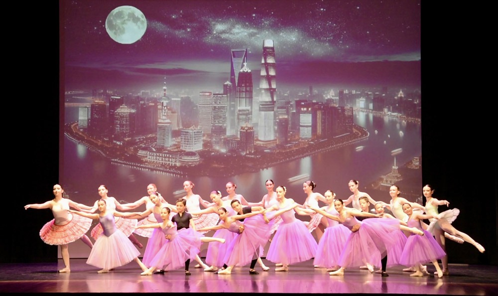 Estudio de danza en Linares, Academia de danza en Linares, Clases de danza en Linares, Escuela de danza en Jaén, Formación profesional en danza, Academia de baile en Linares, Clases de ballet en Linares, Escuela de danza clásica en Jaén, Danza contemporánea en Linares, Clases de flamenco para niños en Linares, Cursos de danza para adultos en Jaén, Formación en danza profesional en Jaén, Academia de ballet en la provincia de Jaén, Instalaciones para danza en Linares, Escuela de danza con suelo especial, Danza y salud en Jaén, Método profesional de enseñanza en danza, Espacios accesibles para bailar, ¿Dónde aprender danza en Linares?, Mejor academia de danza en Jaén, Clases de danza para principiantes en Linares, Curso intensivo de danza en Jaén, Horarios y precios de clases de danza en Linares, preparación para las pruebas de ingreso al Conservatorio Profesional de Danza, preparación para las pruebas del Conservatorio, instalaciones para danza en Linares, suelo especial para danza, academia de danza en Jaén, galas de danza en Linares, espectáculos de fin de curso, actuaciones de ballet y flamenco, formación en danza en Linares, clases de ballet en Jaén, preparación para conservatorio de danza, ballet para adultos, ballet en Linares, clases de ballet clásico en Jaén, introducción a la danza para niños y adultos, academia de ballet en Linares, técnicas de puntas en Linares, repertorio clásico de ballet en Jaén, clases de ballet avanzado en Linares, perfeccionamiento en ballet clásico, preparación pruebas conservatorio danza en Linares, clases para ingreso al Conservatorio Profesional de Danza en Jaén, academia de danza para acceso a conservatorios, formación profesional en danza Linares, ballet fitness en Linares, clases de ballet para adultos en Jaén, entrenamiento con ballet en Linares, bienestar físico y emocional a través del ballet, ballet contemporáneo en Linares, clases de danza moderna en Jaén, ballet musical para todas las edades, expresión artística a través de la danza