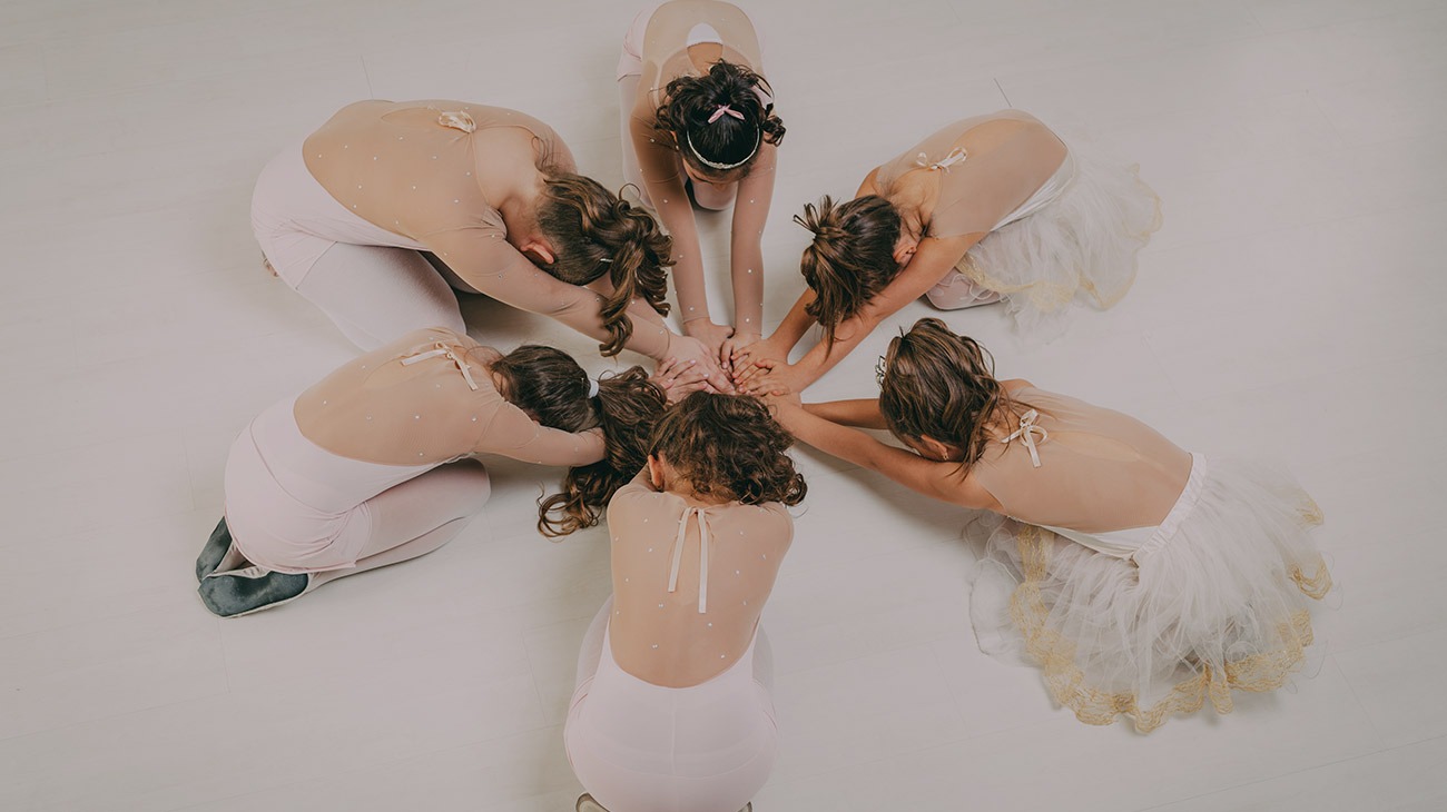 Estudio de danza en Linares, Academia de danza en Linares, Clases de danza en Linares, Escuela de danza en Jaén, Formación profesional en danza, Academia de baile en Linares, Clases de ballet en Linares, Escuela de danza clásica en Jaén, Danza contemporánea en Linares, Clases de flamenco para niños en Linares, Cursos de danza para adultos en Jaén, Formación en danza profesional en Jaén, Academia de ballet en la provincia de Jaén, Instalaciones para danza en Linares, Escuela de danza con suelo especial, Danza y salud en Jaén, Método profesional de enseñanza en danza, Espacios accesibles para bailar, ¿Dónde aprender danza en Linares?, Mejor academia de danza en Jaén, Clases de danza para principiantes en Linares, Curso intensivo de danza en Jaén, Horarios y precios de clases de danza en Linares, preparación para las pruebas de ingreso al Conservatorio Profesional de Danza, preparación para las pruebas del Conservatorio, instalaciones para danza en Linares, suelo especial para danza, academia de danza en Jaén, galas de danza en Linares, espectáculos de fin de curso, actuaciones de ballet y flamenco, formación en danza en Linares, clases de ballet en Jaén, preparación para conservatorio de danza, ballet para adultos, ballet en Linares, clases de ballet clásico en Jaén, introducción a la danza para niños y adultos, academia de ballet en Linares, técnicas de puntas en Linares, repertorio clásico de ballet en Jaén, clases de ballet avanzado en Linares, perfeccionamiento en ballet clásico, preparación pruebas conservatorio danza en Linares, clases para ingreso al Conservatorio Profesional de Danza en Jaén, academia de danza para acceso a conservatorios, formación profesional en danza Linares, ballet fitness en Linares, clases de ballet para adultos en Jaén, entrenamiento con ballet en Linares, bienestar físico y emocional a través del ballet, ballet contemporáneo en Linares, clases de danza moderna en Jaén, ballet musical para todas las edades, expresión artística a través de la danza